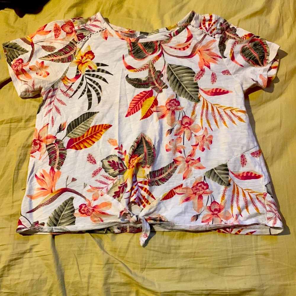 a never worn old navy shirt